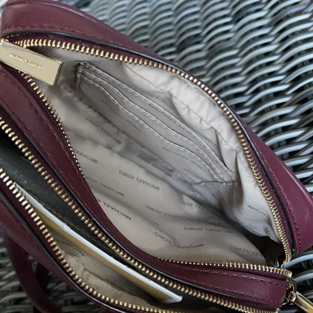 Michael Kors Small Camera Bag Ox Blood North/South - Picture 9 of 16